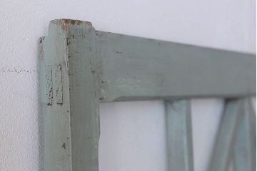 ペイント家具　シャビーな雰囲気が魅力的なペイント引き戸(ガラス戸、仕切り戸)