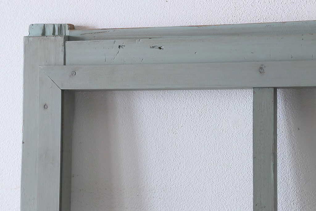 ペイント家具　シャビーな雰囲気が魅力的なペイント引き戸(ガラス戸、仕切り戸)