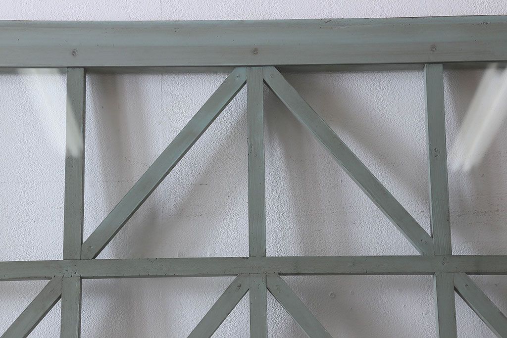 ペイント家具　シャビーな雰囲気が魅力的なペイント引き戸(ガラス戸、仕切り戸)