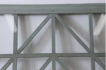 ペイント家具　シャビーな雰囲気が魅力的なペイント引き戸(ガラス戸、仕切り戸)