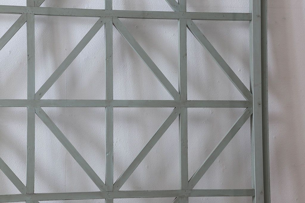 ペイント家具　シャビーな雰囲気が魅力的なペイント引き戸(ガラス戸、仕切り戸)