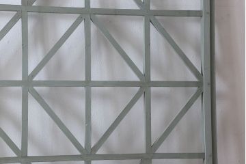 ペイント家具　シャビーな雰囲気が魅力的なペイント引き戸(ガラス戸、仕切り戸)