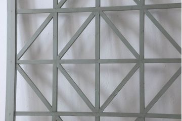 ペイント家具　シャビーな雰囲気が魅力的なペイント引き戸(ガラス戸、仕切り戸)