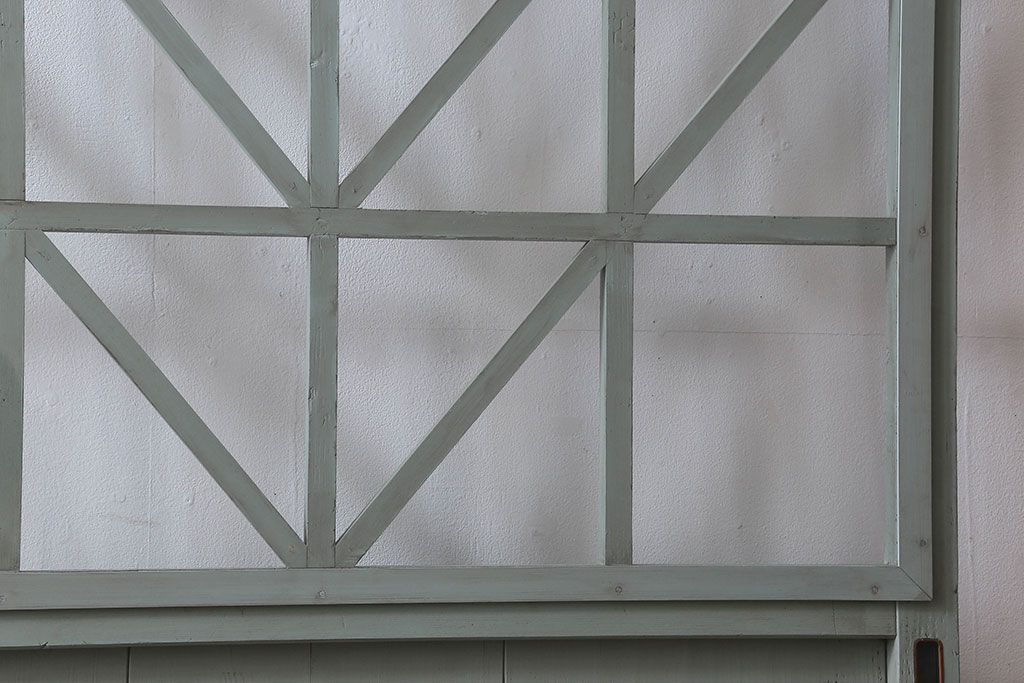 ペイント家具　シャビーな雰囲気が魅力的なペイント引き戸(ガラス戸、仕切り戸)