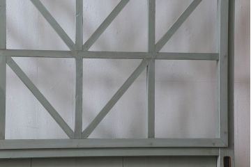 ペイント家具　シャビーな雰囲気が魅力的なペイント引き戸(ガラス戸、仕切り戸)