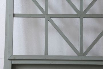 ペイント家具　シャビーな雰囲気が魅力的なペイント引き戸(ガラス戸、仕切り戸)