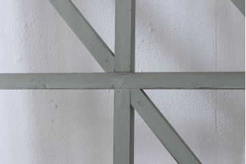 ペイント家具　シャビーな雰囲気が魅力的なペイント引き戸(ガラス戸、仕切り戸)