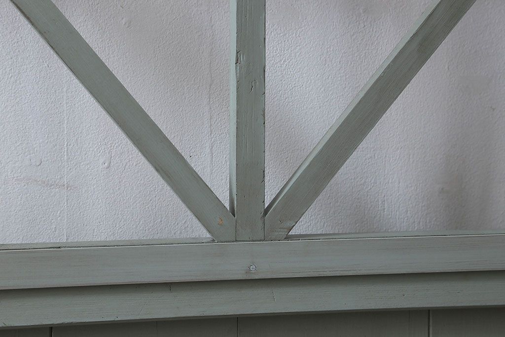 ペイント家具　シャビーな雰囲気が魅力的なペイント引き戸(ガラス戸、仕切り戸)