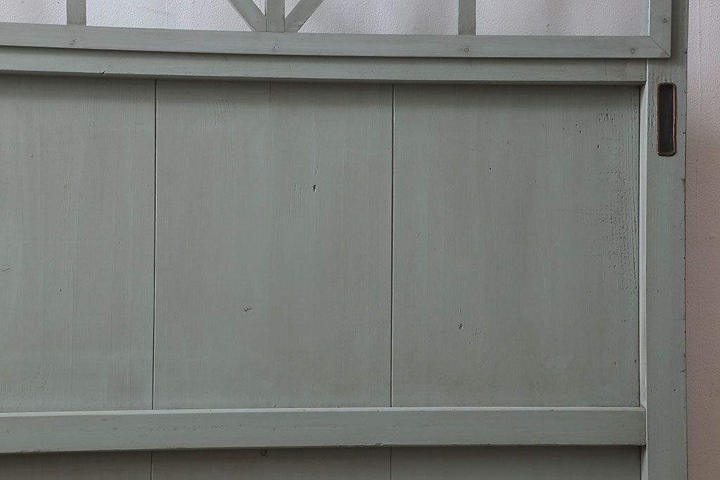 ペイント家具　シャビーな雰囲気が魅力的なペイント引き戸(ガラス戸、仕切り戸)