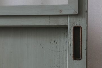 ペイント家具　シャビーな雰囲気が魅力的なペイント引き戸(ガラス戸、仕切り戸)