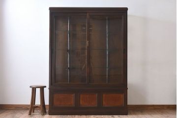 アンティーク家具　大正ロマン　カバ材　深みのある色合いが上品なアンティークガラスケース(ショーケース、飾り棚、陳列棚)