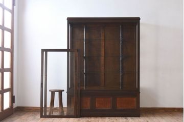 アンティーク家具　大正ロマン　カバ材　深みのある色合いが上品なアンティークガラスケース(ショーケース、飾り棚、陳列棚)