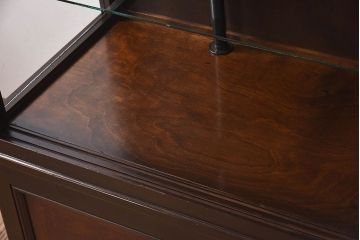 アンティーク家具　大正ロマン　カバ材　深みのある色合いが上品なアンティークガラスケース(ショーケース、飾り棚、陳列棚)