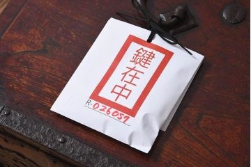 アンティーク家具　和製アンティーク　重厚な手打ち金具が趣深い船箪笥(掛硯型、懸硯型、舟箪笥、佐渡箪笥)