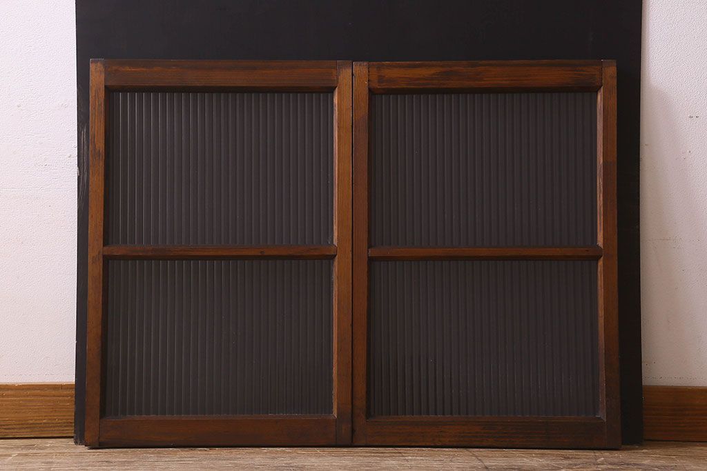 昭和レトロ　モールガラス入り!懐かしい雰囲気が魅力的なガラス戸(窓、引き戸)2枚セット