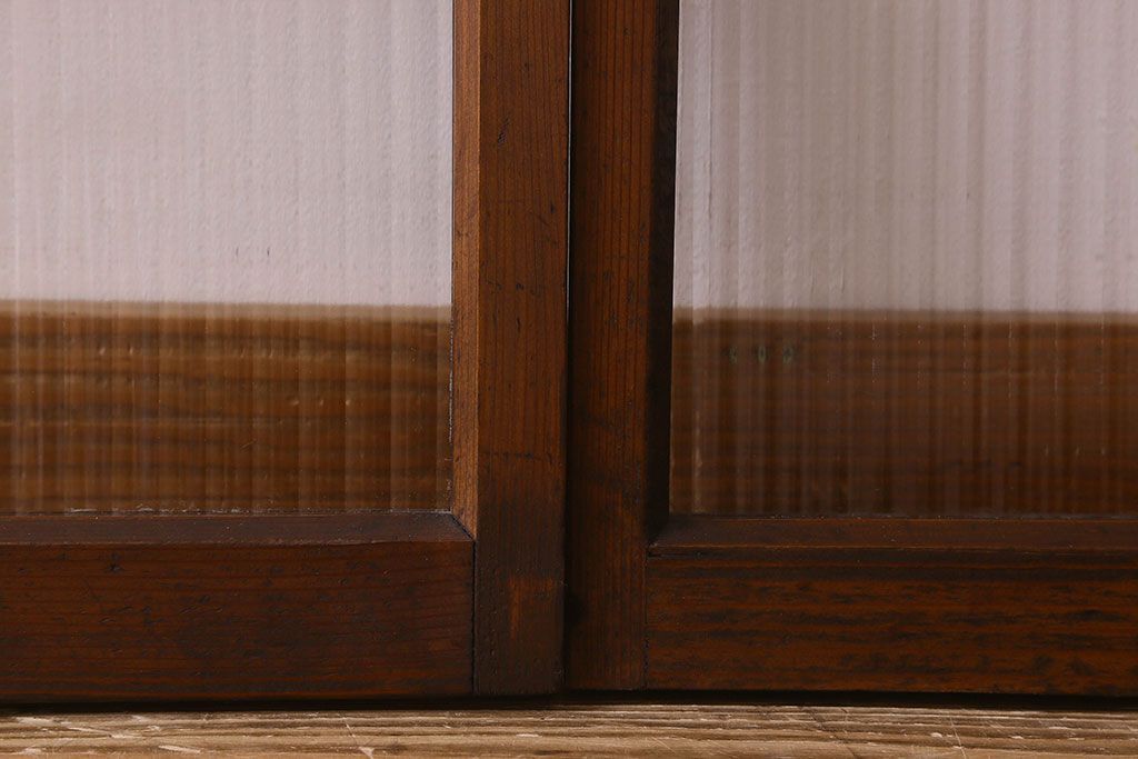 昭和レトロ　モールガラス入り!懐かしい雰囲気が魅力的なガラス戸(窓、引き戸)2枚セット