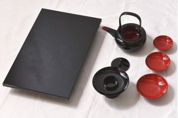 和食器　むさしの漆工芸　なかにし正　木製お屠蘇(おとそ)セット(銚子、杯)