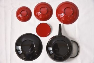 和食器　むさしの漆工芸　なかにし正　木製お屠蘇(おとそ)セット(銚子、杯)