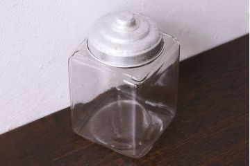 アンティーク雑貨　アルミ蓋付き　レトロな雰囲気を放つガラス瓶(角瓶)