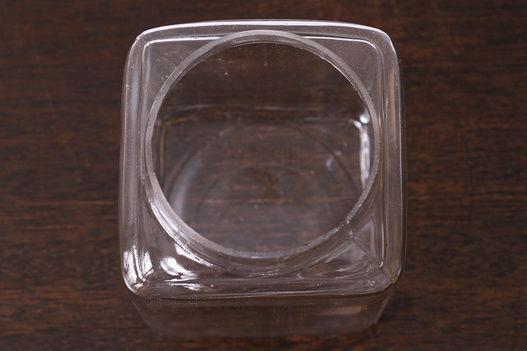 アンティーク雑貨　アルミ蓋付き　レトロな雰囲気を放つガラス瓶(角瓶)