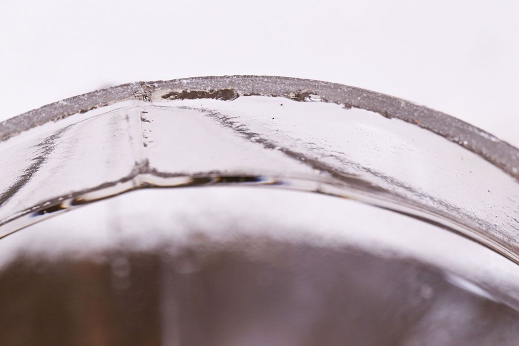 アンティーク雑貨　アルミ蓋付き　レトロな雰囲気を放つガラス瓶(角瓶)