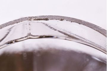 アンティーク雑貨　アルミ蓋付き　レトロな雰囲気を放つガラス瓶(角瓶)