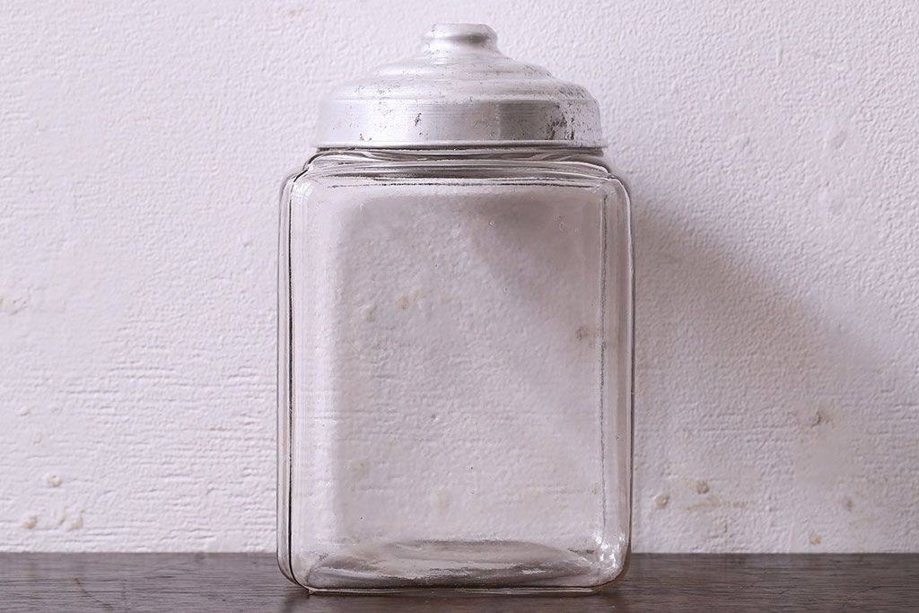 アンティーク雑貨　アルミ蓋付き　レトロな雰囲気を放つガラス瓶(角瓶)