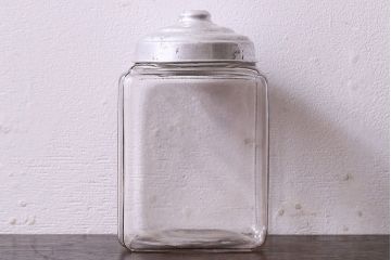 アンティーク雑貨　アルミ蓋付き　レトロな雰囲気を放つガラス瓶(角瓶)