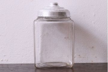 アンティーク雑貨　アルミ蓋付き　レトロな雰囲気を放つガラス瓶(角瓶)