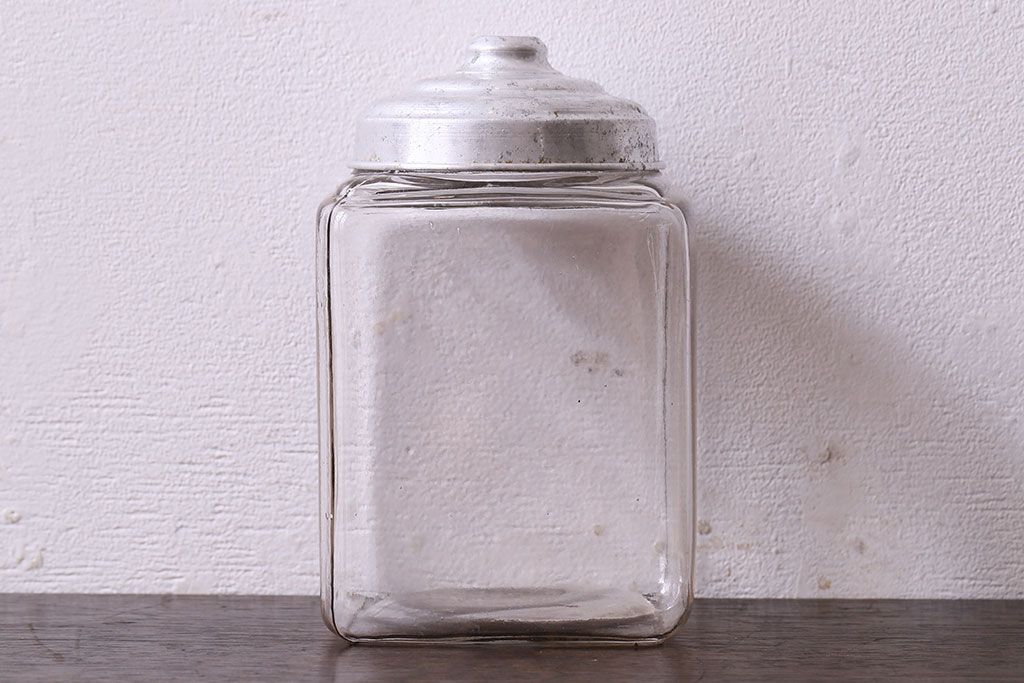 アンティーク雑貨　アルミ蓋付き　レトロな雰囲気を放つガラス瓶(角瓶)