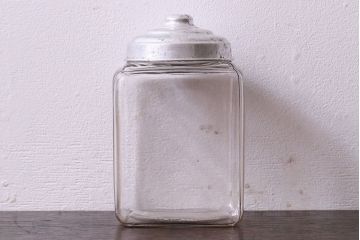アンティーク雑貨　アルミ蓋付き　レトロな雰囲気を放つガラス瓶(角瓶)