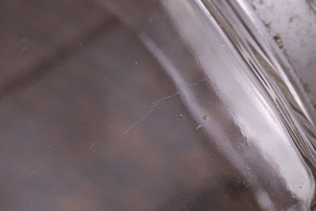 アンティーク雑貨　アルミ蓋付き　レトロな雰囲気を放つガラス瓶(角瓶)