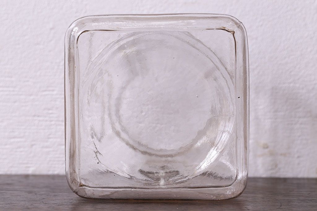 アンティーク雑貨　アルミ蓋付き　レトロな雰囲気を放つガラス瓶(角瓶)