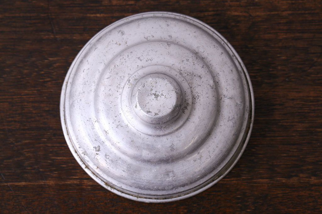 アンティーク雑貨　アルミ蓋付き　レトロな雰囲気を放つガラス瓶(角瓶)