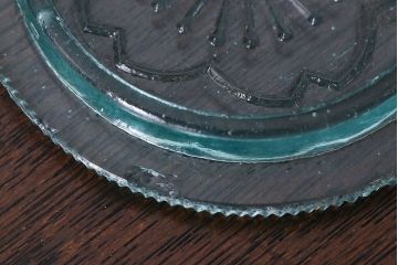 アンティーク雑貨　アンティーク　涼しげな色合いと桜の模様が魅力的な蓋付きガラス瓶(ガラスビン)(1)