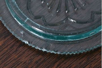 アンティーク雑貨　アンティーク　涼しげな色合いと桜の模様が魅力的な蓋付きガラス瓶(ガラスビン)(1)