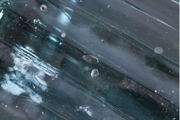 アンティーク雑貨　アンティーク　涼しげな色合い桜の模様が魅力的な蓋付きガラス瓶(ガラスビン)(2)
