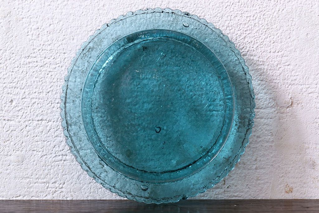 アンティーク雑貨　アンティーク　涼しげな色合い桜の模様が魅力的な蓋付きガラス瓶(ガラスビン)(2)