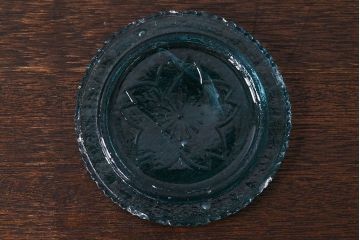 アンティーク雑貨　アンティーク　涼しげな色合い桜の模様が魅力的な蓋付きガラス瓶(ガラスビン)(2)