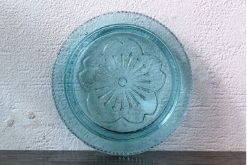 アンティーク雑貨　アンティーク　涼しげな色合い桜の模様が魅力的な蓋付きガラス瓶(ガラスビン)(3)