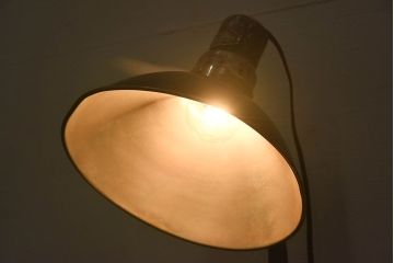 アンティーク雑貨　昭和レトロ　シャビーな質感が味のあるデスクライト(デスクスタンド、卓上照明)