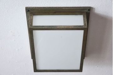 アンティーク雑貨　和製アンティーク　乳白ガラスのウォールランプカバー(壁掛け照明カバー)