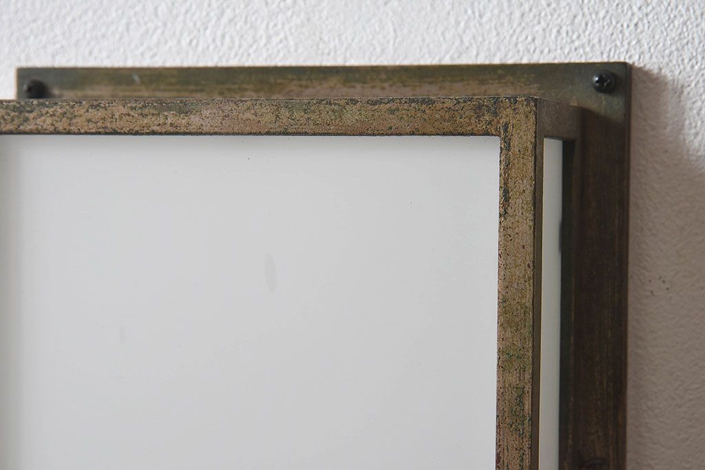 アンティーク雑貨　和製アンティーク　乳白ガラスのウォールランプカバー(壁掛け照明カバー)