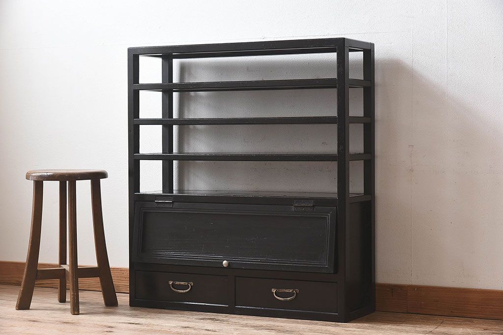 アンティーク家具　和製アンティーク　珍しいデザインが魅力的なオリジナルペイントの収納棚(飾り棚、陳列棚、下駄箱)