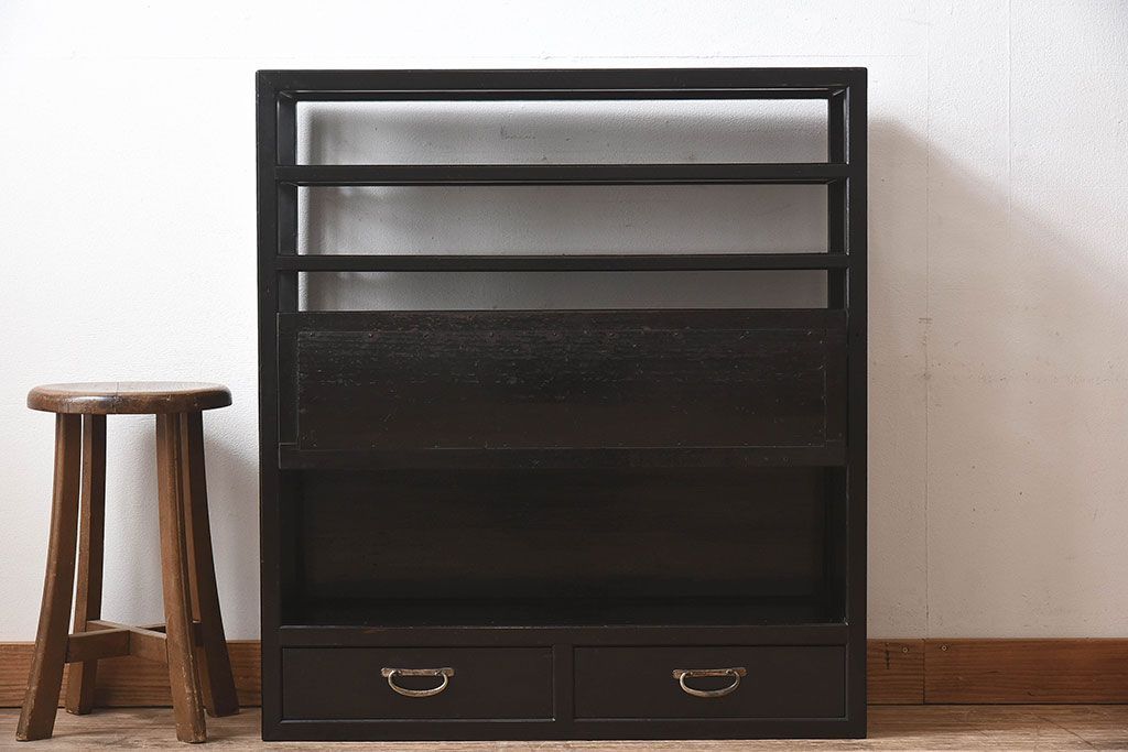 アンティーク家具　和製アンティーク　珍しいデザインが魅力的なオリジナルペイントの収納棚(飾り棚、陳列棚、下駄箱)