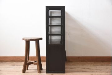 アンティーク家具　和製アンティーク　珍しいデザインが魅力的なオリジナルペイントの収納棚(飾り棚、陳列棚、下駄箱)