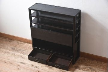 アンティーク家具　和製アンティーク　珍しいデザインが魅力的なオリジナルペイントの収納棚(飾り棚、陳列棚、下駄箱)