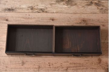 アンティーク家具　和製アンティーク　珍しいデザインが魅力的なオリジナルペイントの収納棚(飾り棚、陳列棚、下駄箱)