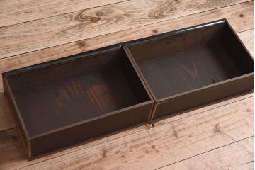 アンティーク家具　和製アンティーク　珍しいデザインが魅力的なオリジナルペイントの収納棚(飾り棚、陳列棚、下駄箱)