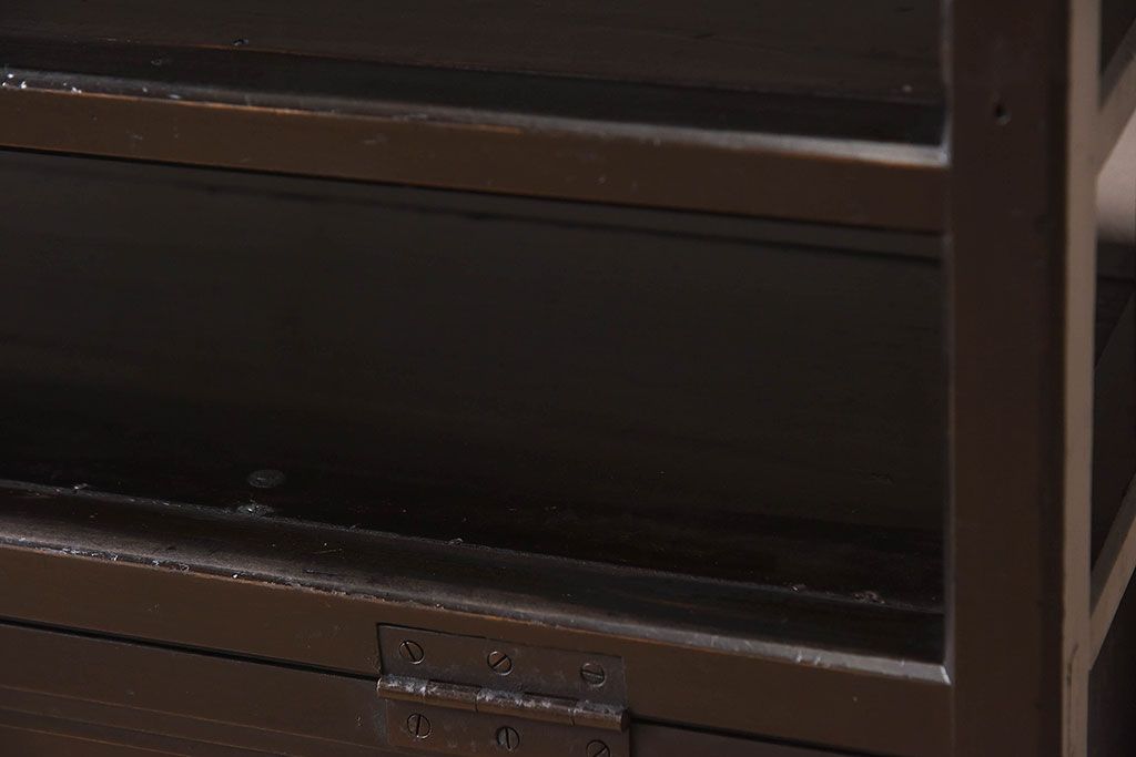 アンティーク家具　和製アンティーク　珍しいデザインが魅力的なオリジナルペイントの収納棚(飾り棚、陳列棚、下駄箱)